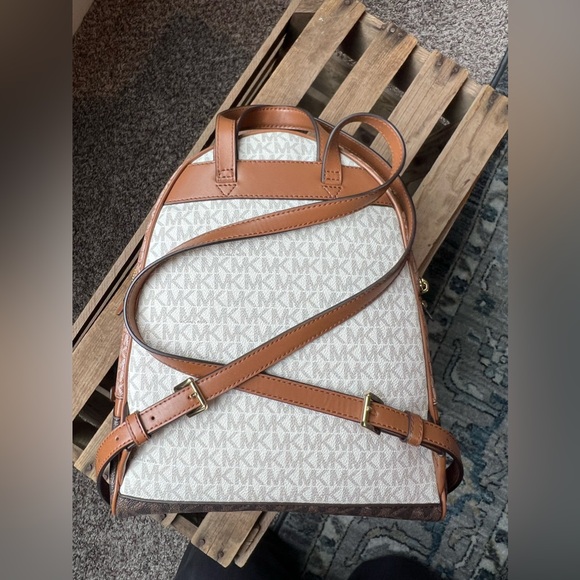 michael kors backpack - Picture 2 of 7